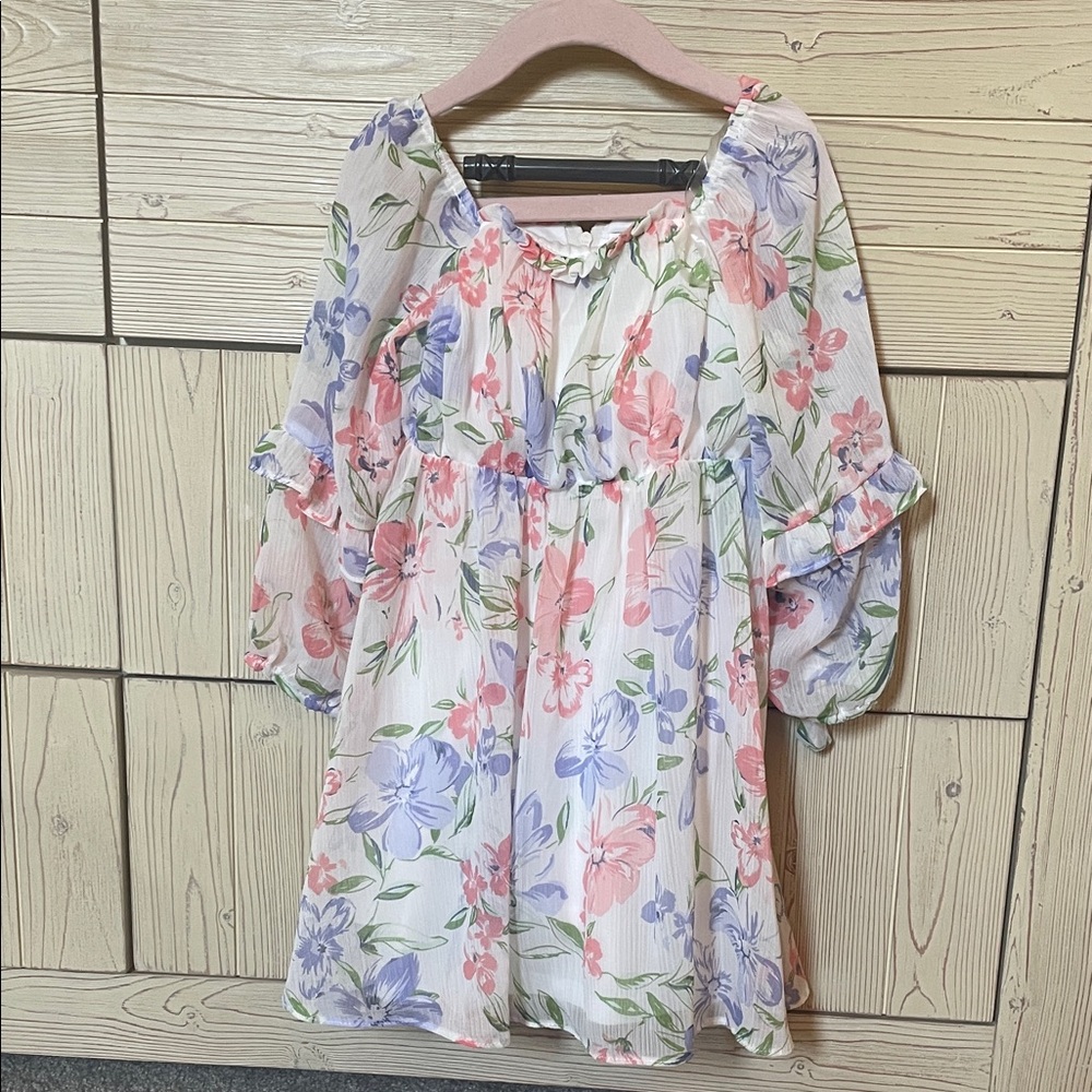 Floral Print Girl size 5 dress, never worn.